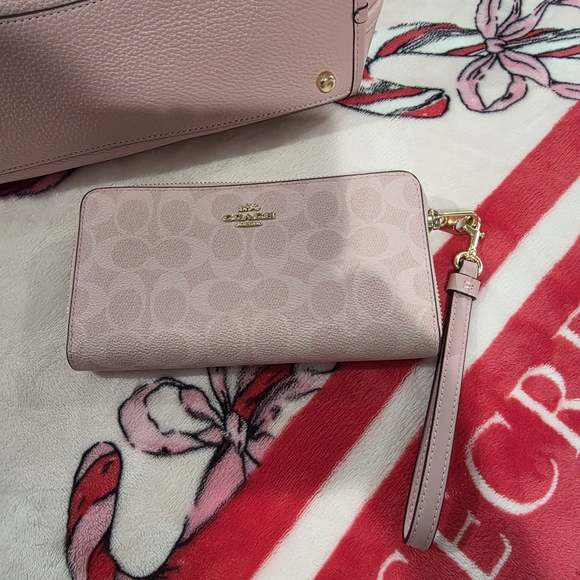 Coach Pink Pebbled Leather Hobo Shoulder Bag + Wallet Set - Picture 11 of 11